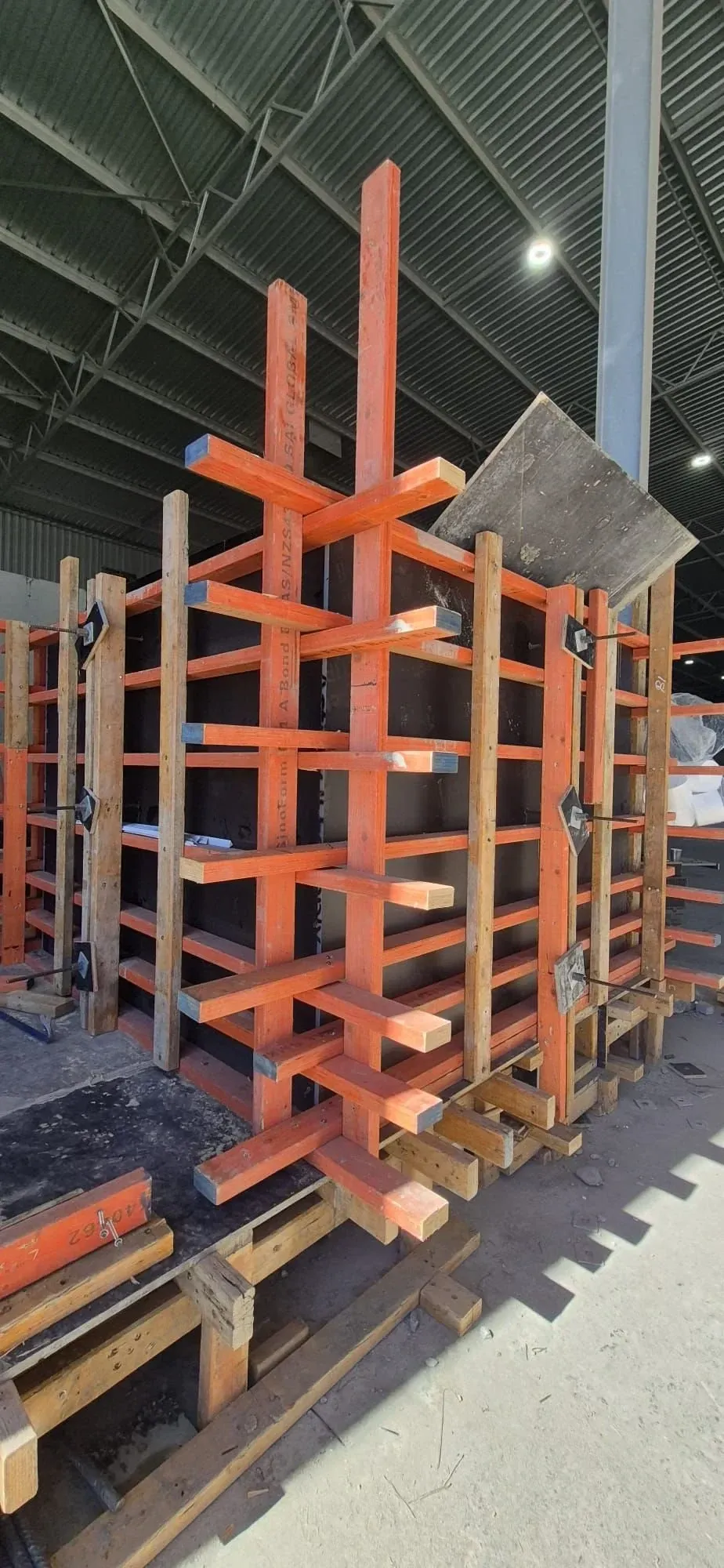 Steel formwork frame for a structural element